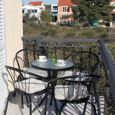 Apartman Orange S Pogledom Na More I 50m Od Plaze Apartmán Vodice